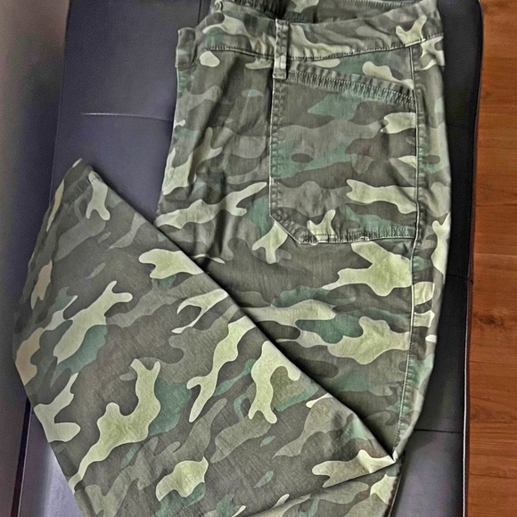 Camo Pixie Slim Pocket Straight Leg Pants - Picture 7 of 7